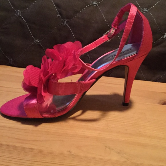 Cute heels! - Picture 2 of 4